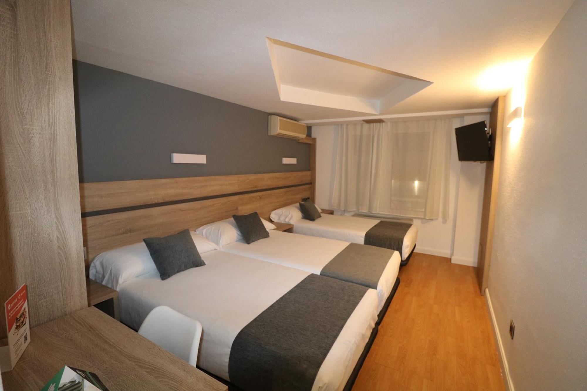 Hostal Alda Palencia Plaza Extérieur photo