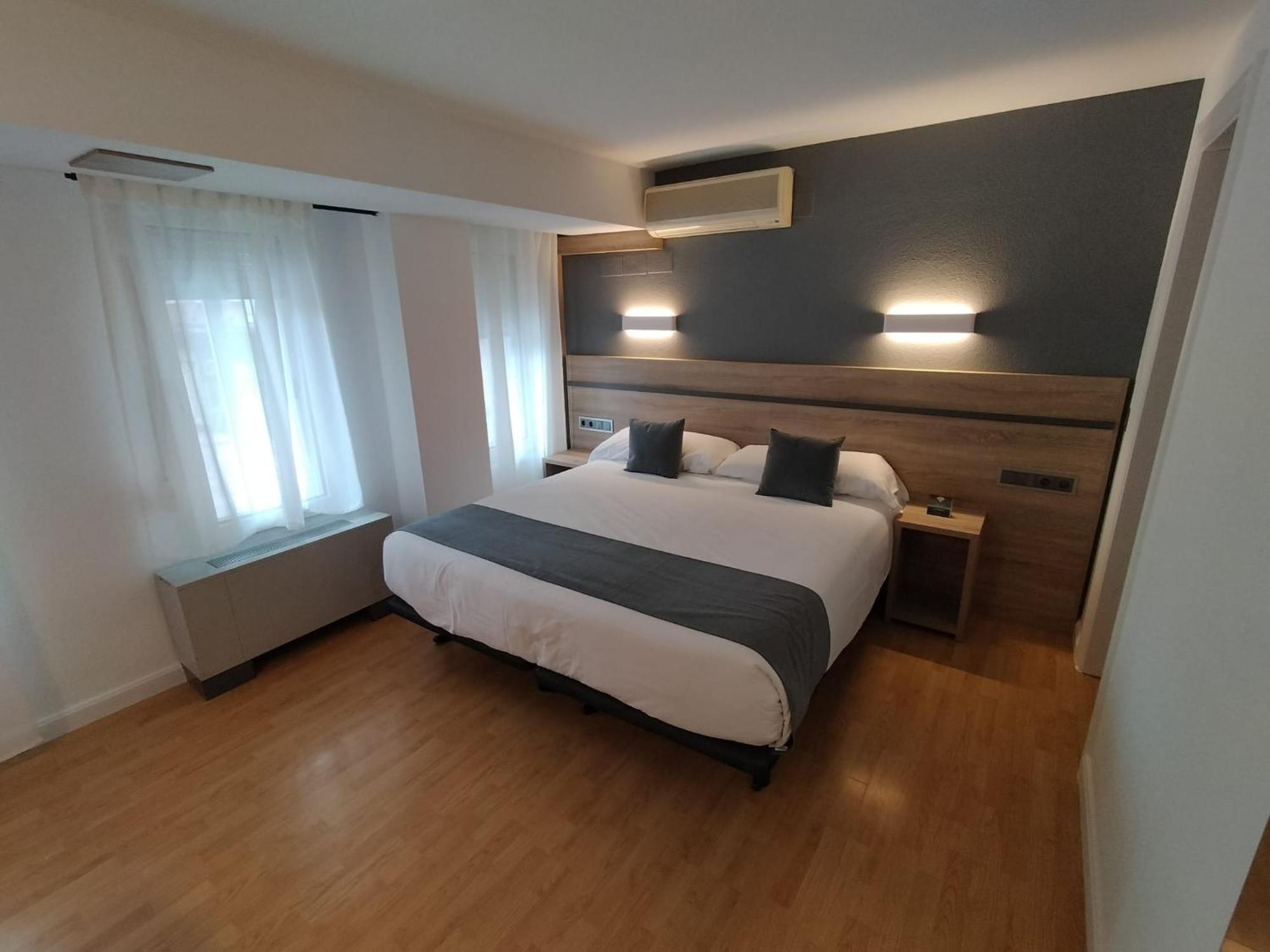 Hostal Alda Palencia Plaza Extérieur photo
